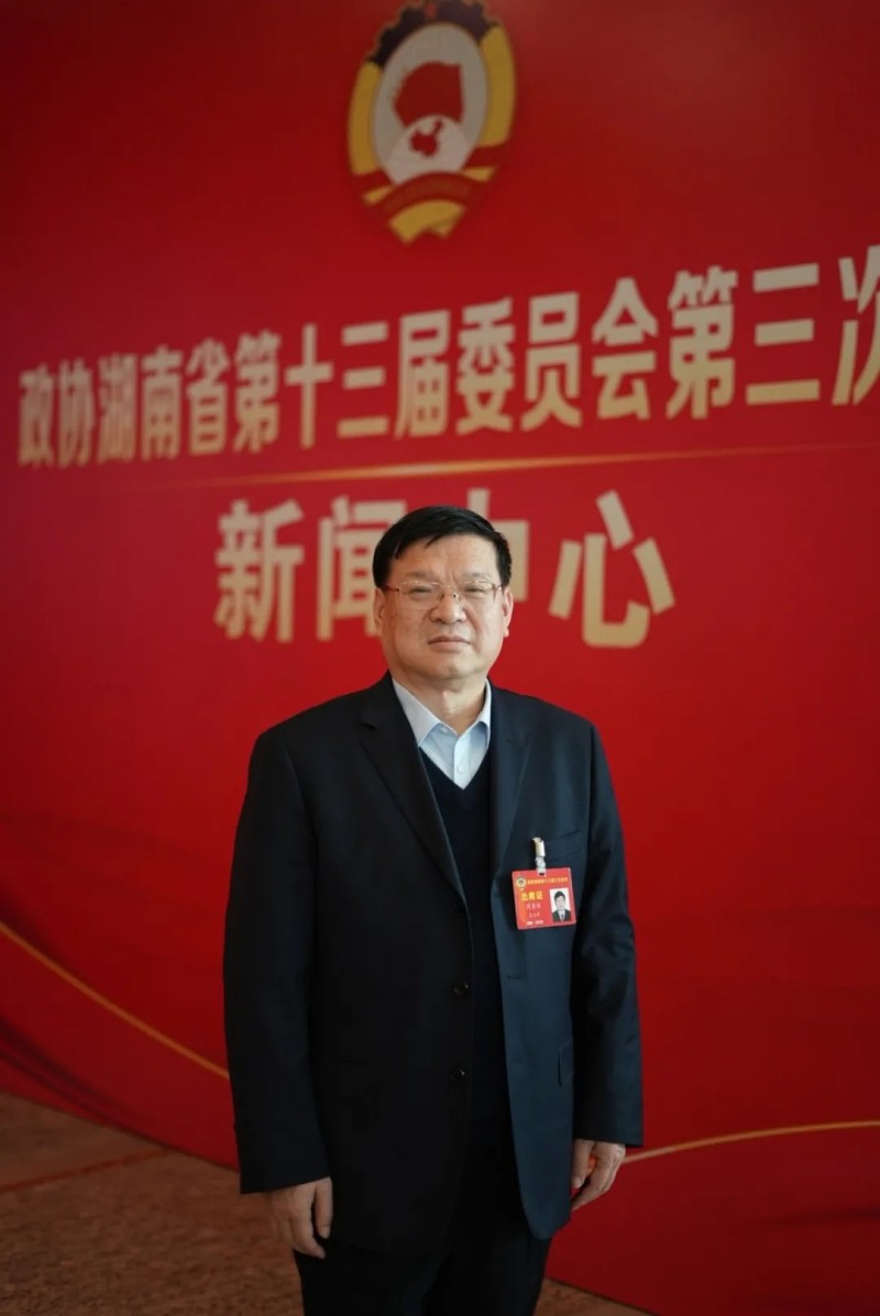 兩會(huì)供銷(xiāo)之聲丨周重旺：產(chǎn)業(yè)先行，以農(nóng)業(yè)經(jīng)營(yíng)主體的發(fā)展助力鄉(xiāng)村振興
