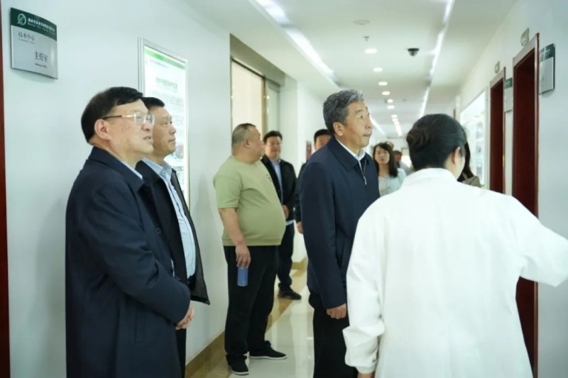 山西省供銷(xiāo)合作社聯(lián)合社黨組書(shū)記、理事會(huì)主任高建軍一行蒞臨公司調(diào)研指導(dǎo)
