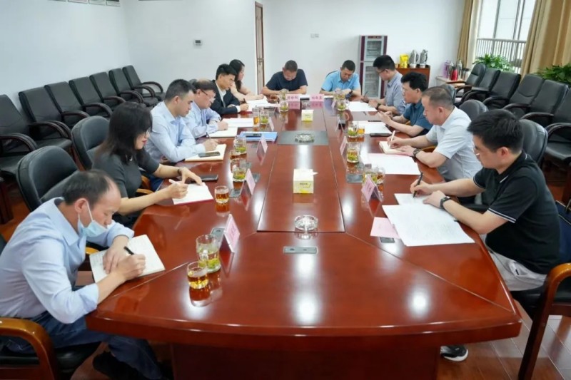 湖南省供銷(xiāo)合作總社黨組書(shū)記、理事會(huì)主任周曉理調(diào)研公司并主持召開(kāi)座談會(huì)
